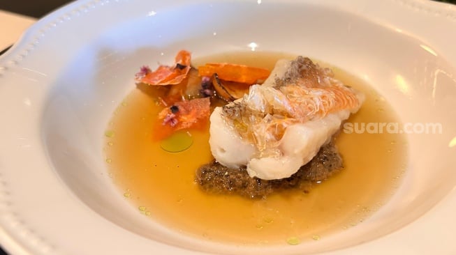 Menu personalisasi Artisan ikan kakap putih Jepang madai matsukasa yaki (Suara.com/Dini Afrianti)