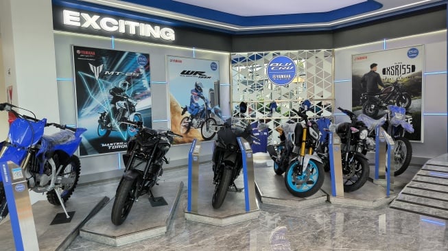 Jajaran motor Sport Yamaha di Yamaha Flagship Shop Denpasar, Bali. [Liberty Jemadu/Suara.com]