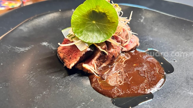Menu personalisasi Passionate daging sapi wagyu berpadu saus jamur panggang (Suara.com/Dini Afrianti)