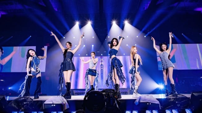 Girlband Babymonster sukses menggelar konser bertajuk 'BABYMONSTER 1ST WORLD TOUR <HELLO MONSTERS> IN JAKARTA' yang digelar di Indonesia Convention Exhibition (ICE), BSD City, Tangerang, pada Sabtu, 14 Juni 2025. [Cr: PK Entertainment]