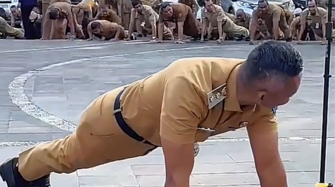 Wakil Wali Kota Bogor Hukum ASN dengan Push-Up Massal, Ternyata Ini Alasannya!