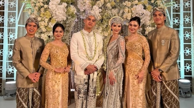 Pasangan Dul Jaelani - Tissa Biani dan El Rumi - Syifa Hadju di Pernikahan Al Ghazali dan Alyssa (Instagram)