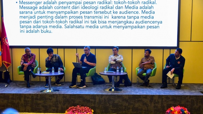 Demi menangkal adanya embrio gerakan terorisme di dunia pendidikan, Badan Nasional Penanggulangan Terorisme (BNPT) ikut menggandeng universitas. Salah satu bentuk pencegahan BNPT yakni berkolaborasi dengan civitas akademika Universitas Islam Negeri Siber Syekh Nurjati Cirebon (UINSSC). (Foto: Dok BNPT)