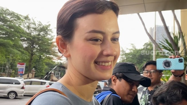 Kimberly Ryder menyambangi Polres Metro Jakarta Selatan pada Rabu, 18 Juni 2025 [Suara.com/Tiara Rosana].