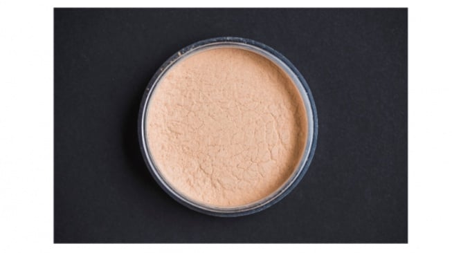 7 Rekomendasi Bedak Loose Powder yang MUA Approved, Andalan Make Up Flawless Bebas Kilap