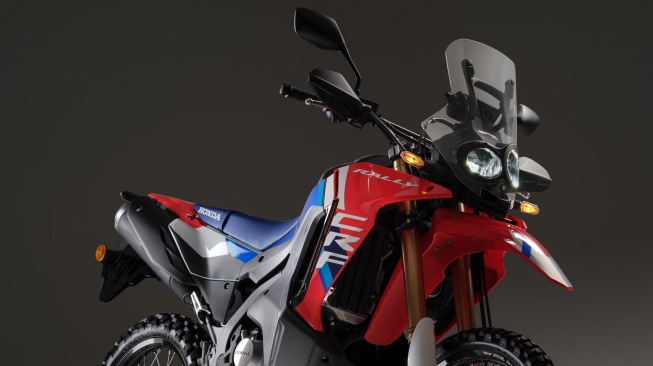 New CRF250 RALLY dan New CRF250L mendapatkan penyematan fitur baru yakni Anti-lock Braking System (ABS) yang hadir pada sistem pengereman sisi depan dan belakang sepeda motor. (Foto: AHM)