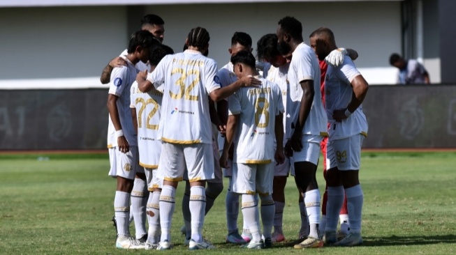 Tanpa Pelatih Kepala, Arema FC Jalani Game Taktikal dalam Latihan Perdana