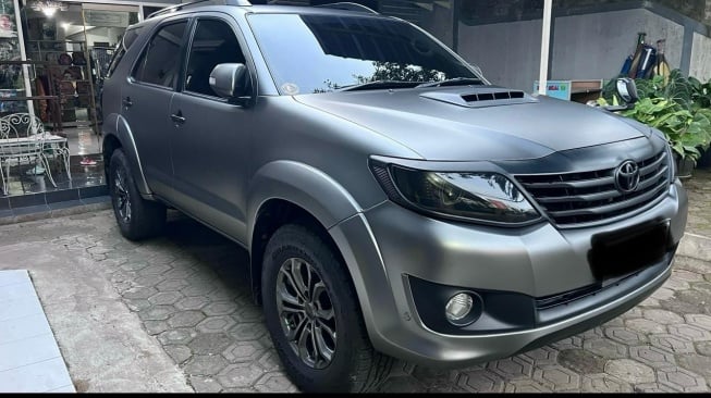 Toyota Fortuner 2.7 G (2013). (OLX)