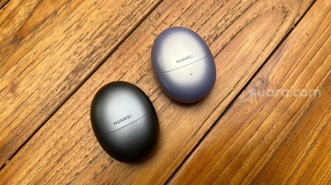 TWS Huawei FreeBuds 6 yang resmi diluncurkan ke Indonesia pada Selasa (18/6/2025). [Suara.com/Dicky Prastya]