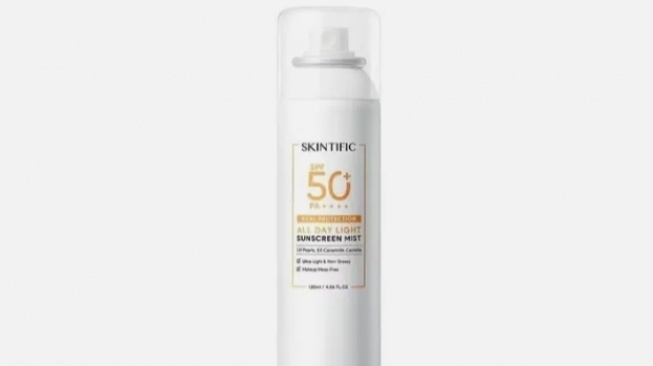 7 Rekomendasi Sunscreen Spray Murah untuk Dipakai Sehari-hari, Harga Terjangkau!