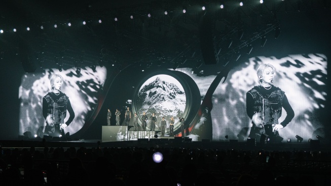 Konser &TEAM yang bertajuk "2025 &TEAM CONCERT TOUR ‘AWAKEN THE BLOODLINE’ IN JAKARTA" sukses digelar di Indonesia Convention Exhibition (ICE), BSD City, Tangerang pada Minggu, 15 Juni 2025 [Credit:  YX LABELS, HYBE, MECIMAPRO]