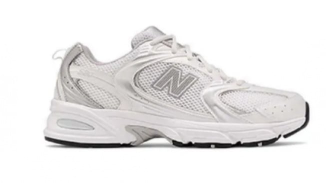 5 Rekomendasi Sepatu New Balance Multifungsi, Cocok Buat Nongkrong dan Jalan-jalan