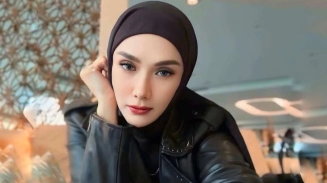 Tingkah Mulan Jameela di Depan Orang Tua Alyssa Daguise Digunjing
