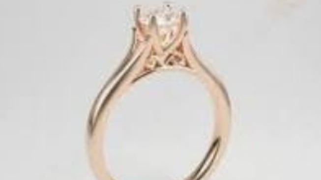 Cincin Solitaire Emas