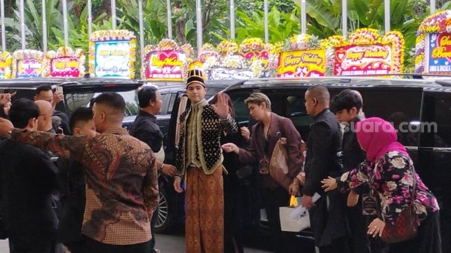 Andre Taulany Berulah Lagi, Karangan Bunga Nyeleneh Nongol di Ngunduh Mantu Al Ghazali