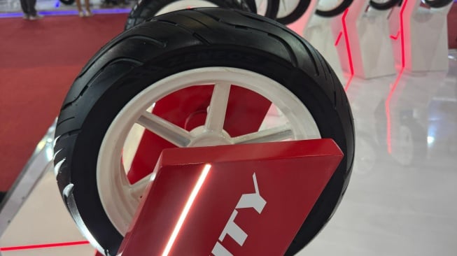 Ban Zeneos Ionity untuk Motor Listrik Meluncur di Jakarta Fair 2025. (Foto: Zeneos)