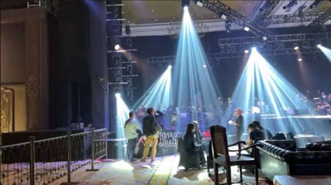 Panggung untuk Dewa 19 Tampil di acara Ngunduh Mantu Al Ghazali dan Alyssa Daguise. (Youtube Ahmad Dhani)