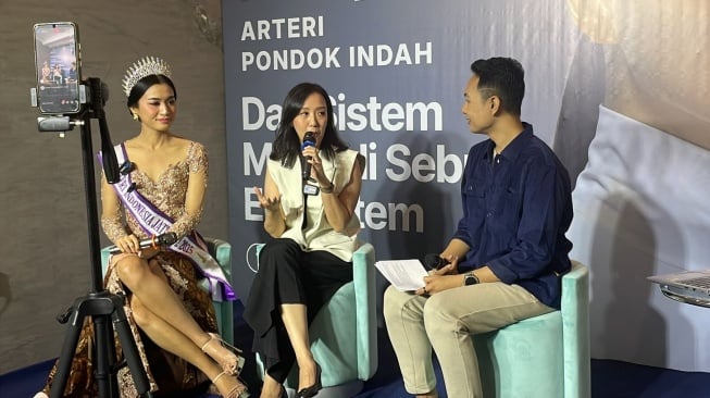 Syaloomitha Meirika Maranatha menjadi pembicara tentang kesehatan kulit di acara pembukaan Diri Clinic di Arteri Pondok Indah, Jakarta Selatan. [Instagram]