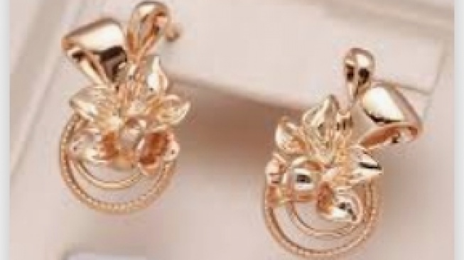 Anting Stud Emas Murni Desain Florals