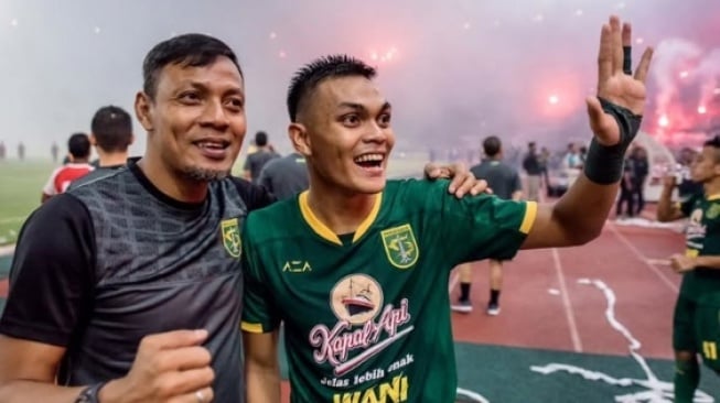 Rachmat Irianto Kembali ke Pelukan Persebaya Surabaya usai Tiga Tahun Pisah