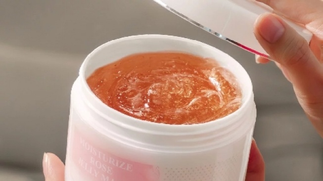 Masker wajah untuk kulit kombinasi.