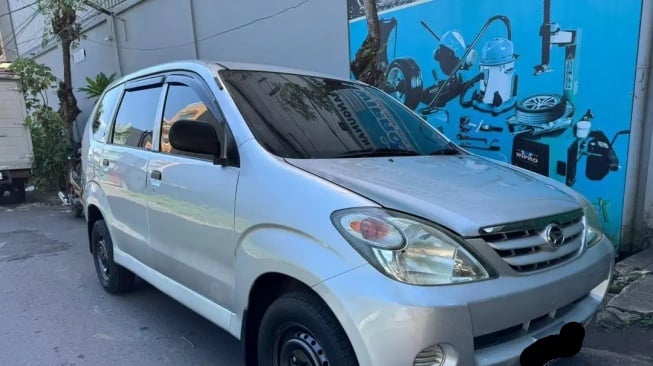 Daihatsu Xenia (2005). (OLX)