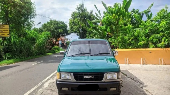 Isuzu Panther (2000). (OLX)