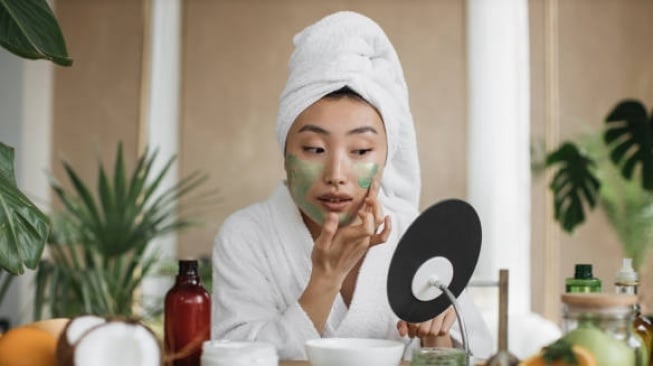 7 Rekomendasi Masker Wajah untuk Kulit Kombinasi, Mulai Rp5 Ribuan Saja