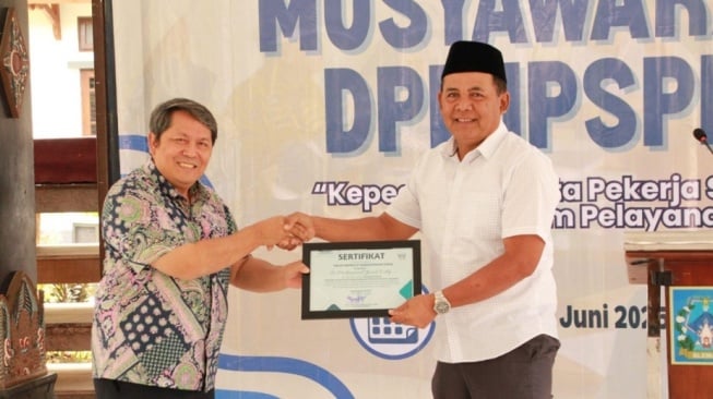 7 Periode Mengabdi, Anggota DPRD DIY Ini Raih Penghargaan Tokoh Inspiratif Kesejahteraan Sosial