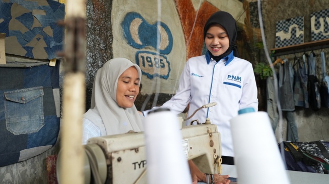 60 Kg Jeans Decluttering dari Karyawan PNM, Disulap Jadi Fashion Keren oleh Nasabah PNM Mekaar