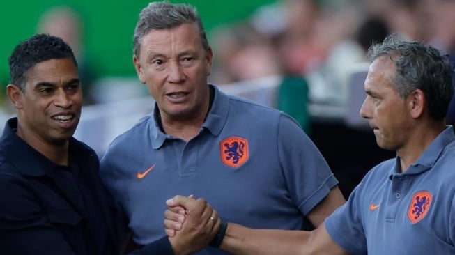 Jeffrey Talan (paling kanan) saat bersama Timnas Belanda U-21. (Instagram/@jeftal)