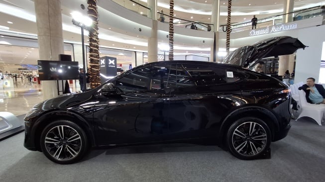 Xpeng G6 dipamerkan di Jakarta pada Kamis (19/6/2025). [Suara.com/Michele Alessandra Amabelle]