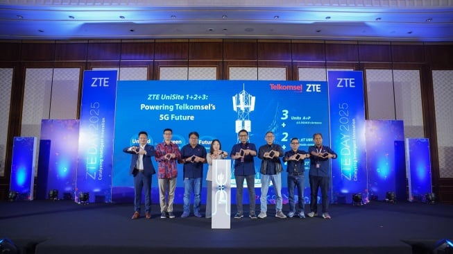 Kolaborasi Telkomsel x ZTE mengumumkan implementasi komersial dari solusi 5G site khusus UniSite 1+2+3. [ZTE]