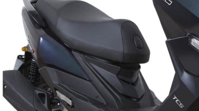 Kymco Racing H150 Premium Edition 2025, penantang Yamaha Aerox dengan dek rata (2banh.vn)
