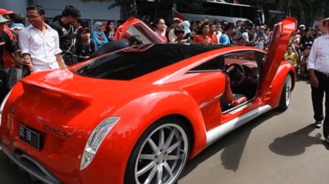 Mobil nasional Tucuxi (Youtube)