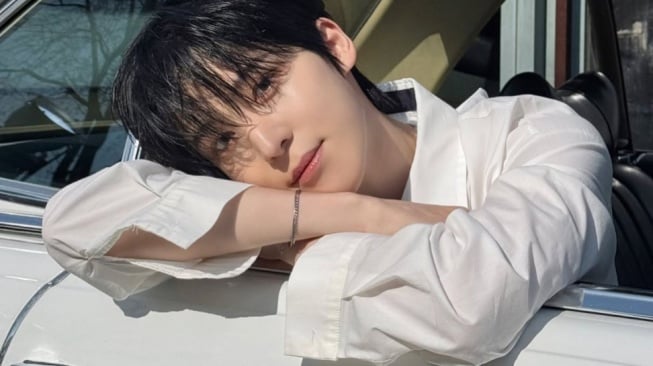 Keren dan Minimalis, Ini 4 Inspirasi OOTD Monokrom ala Yunho ATEEZ