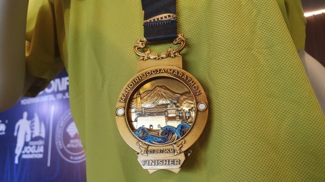 Potret Medali finisher di Mandiri Jogja Marathon (MJM) 2025. [Hiskia/Suarajogja]