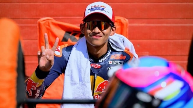Veda Ega Pratama Juara Red Bull Rookies Cup 2025, Bakalan Dapat Rolex?