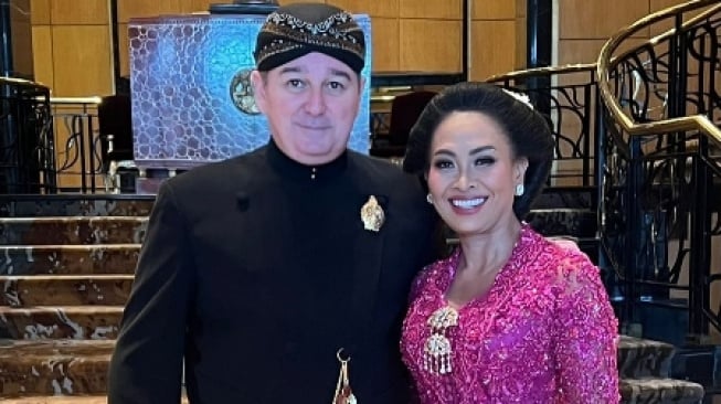 Hormati 'Posisi' Richard Selama Pernikahan Sang Anak, Ini 8 Potret Alain Ayah Sambung Alyssa Daguise