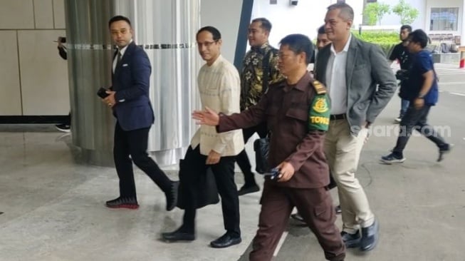 Ada Obat-obatan, Kuasa Hukum Beberkan Isi Tas Hitam yang Dibawa Nadiem saat Diperiksa Kejagung