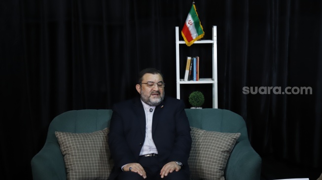 Duta Besar Iran untuk Indonesia Mohammad Boroujerdi, dalam kunjungan ke redaksi Suara.com di Jakarta, Senin (23/6/2025), mengatakan militer Iran masih menggunakan rudal lama untuk membalas serangan Israel. [Suara.com/Alvian Winanto]