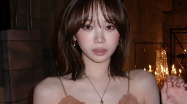 Denim On Point! 4 Gaya Simpel tapi Modis ala Chaewon LE SSERAFIM