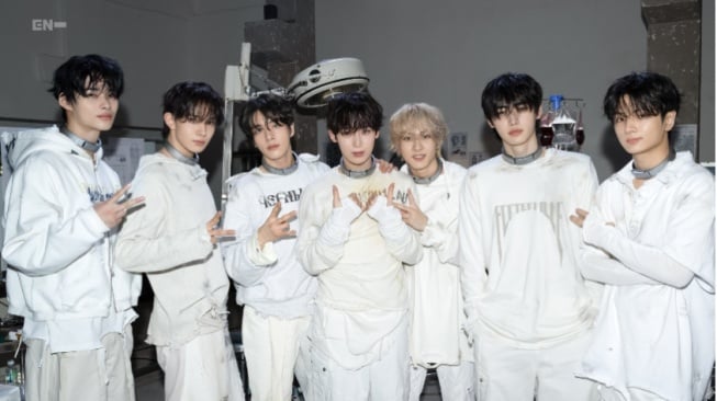 ENHYPEN Pamerkan Aura Bad Boy Pemberani dalam MV Outside, Unjuk Sisi Baru?