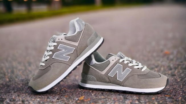 Bukan Sekadar Gaya, Ini 5 Keunggulan New Balance 574 yang Bikin Banyak Orang Jatuh Hati