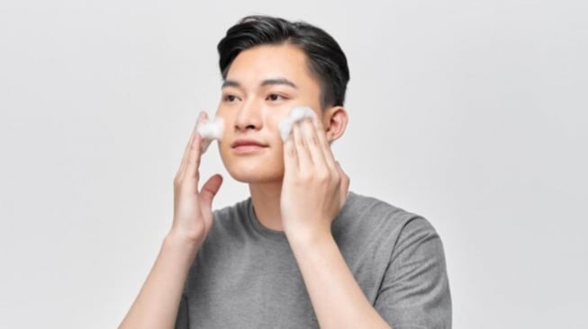 Urutan Basic Skincare untuk Pria yang Benar agar Kulit Makin Bersih dan Sehat