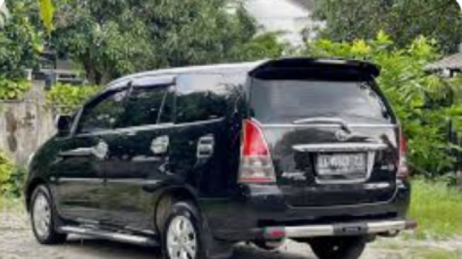 Toyota Kijang Innova Generasi 1, 2004