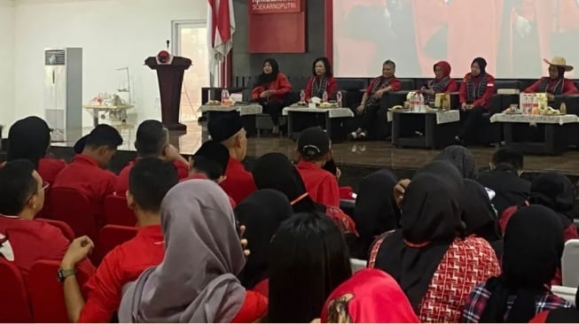 Acara Sarasehan Kebangsaan dengan tema Perempuan Berdaya, Indonesia Raya sebagai puncak perayaan Bulan Bung Karno di DPD PDIP Banten, Kota Serang, Minggu 22 Juni 2025. [Dok DPD PDIP Banten]