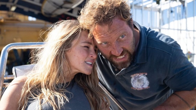 Review Dangerous Animals. [JoBlo]