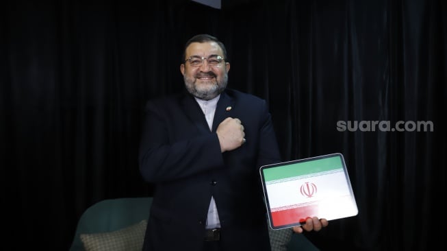 Duta Besar Iran untuk Indonesia Mohammad Boroujerdi, dalam kunjungan ke redaksi Suara.com di Jakarta, Senin (23/6/2025), mengatakan militer Iran masih menggunakan rudal lama untuk membalas serangan Israel. [Suara.com/Alvian Winanto]