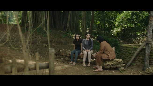 Kenar (Febby Rastanty) dan Ayu (Dea Annisa) sebagai sosok sentral film "Narik Sukmo" (Dok: Mesari Pictures & JP Pictures)